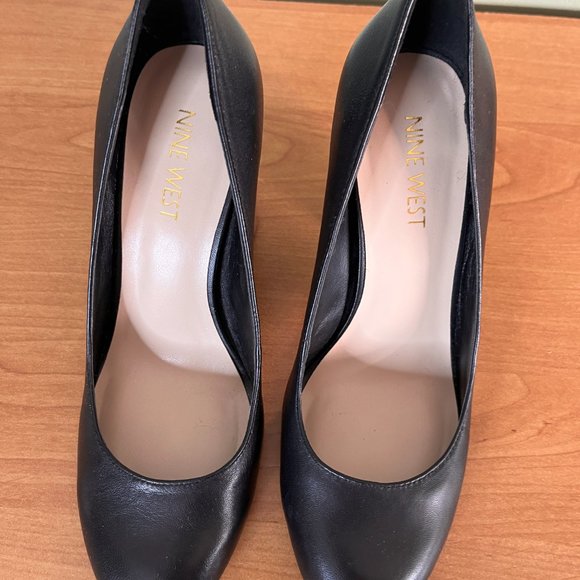 Nine West Black Pump With Gold Block Heel Size 6 - Picture 9 of 9